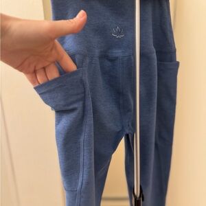 XS Blue Beyond Yoga Full Length Leggings with pockets